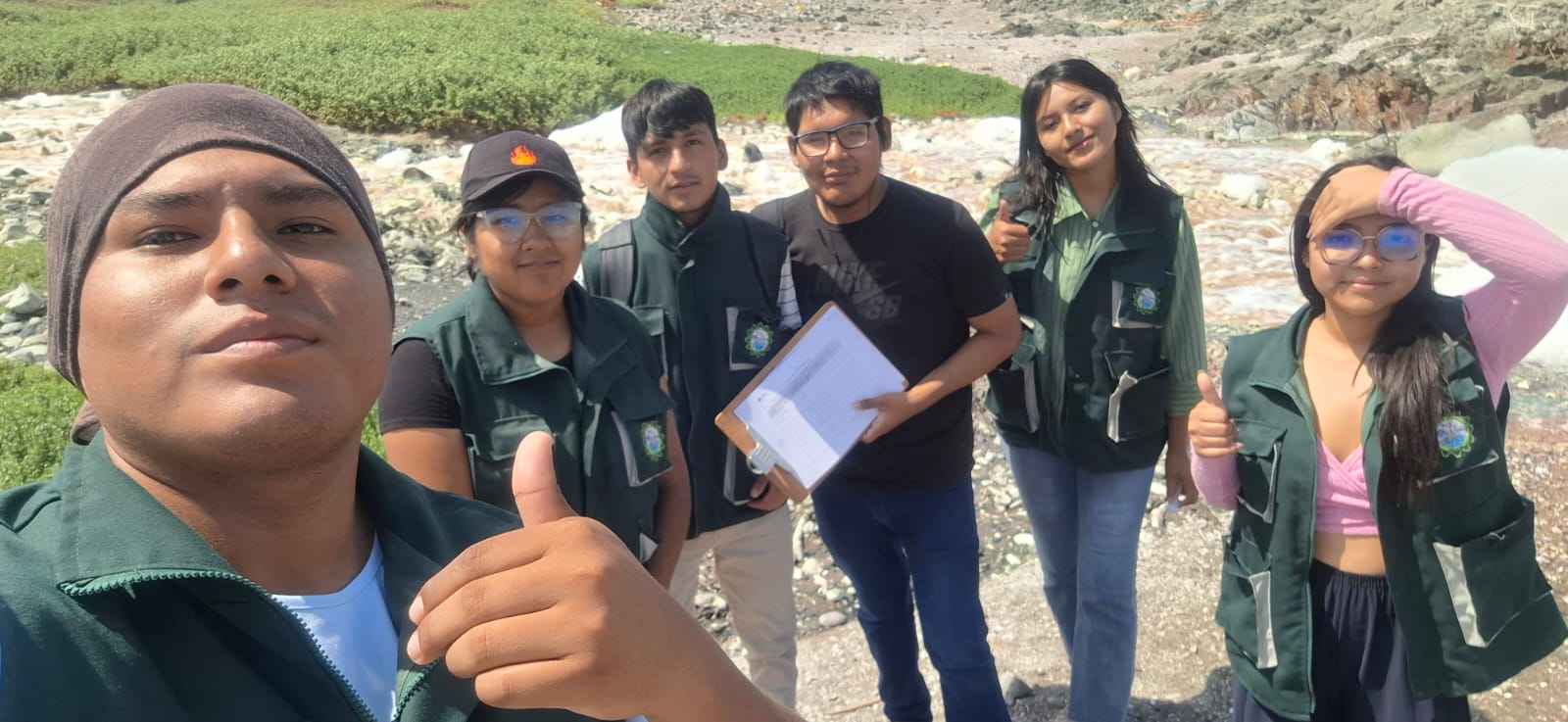 Foto grupal de los creadores